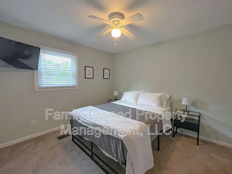 806B N Magnolia St — Photo 15