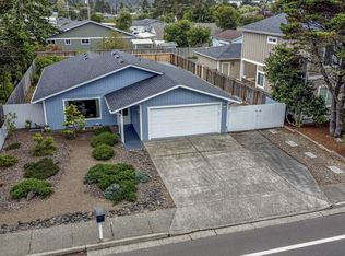 1142 9th St, Florence, OR 97439