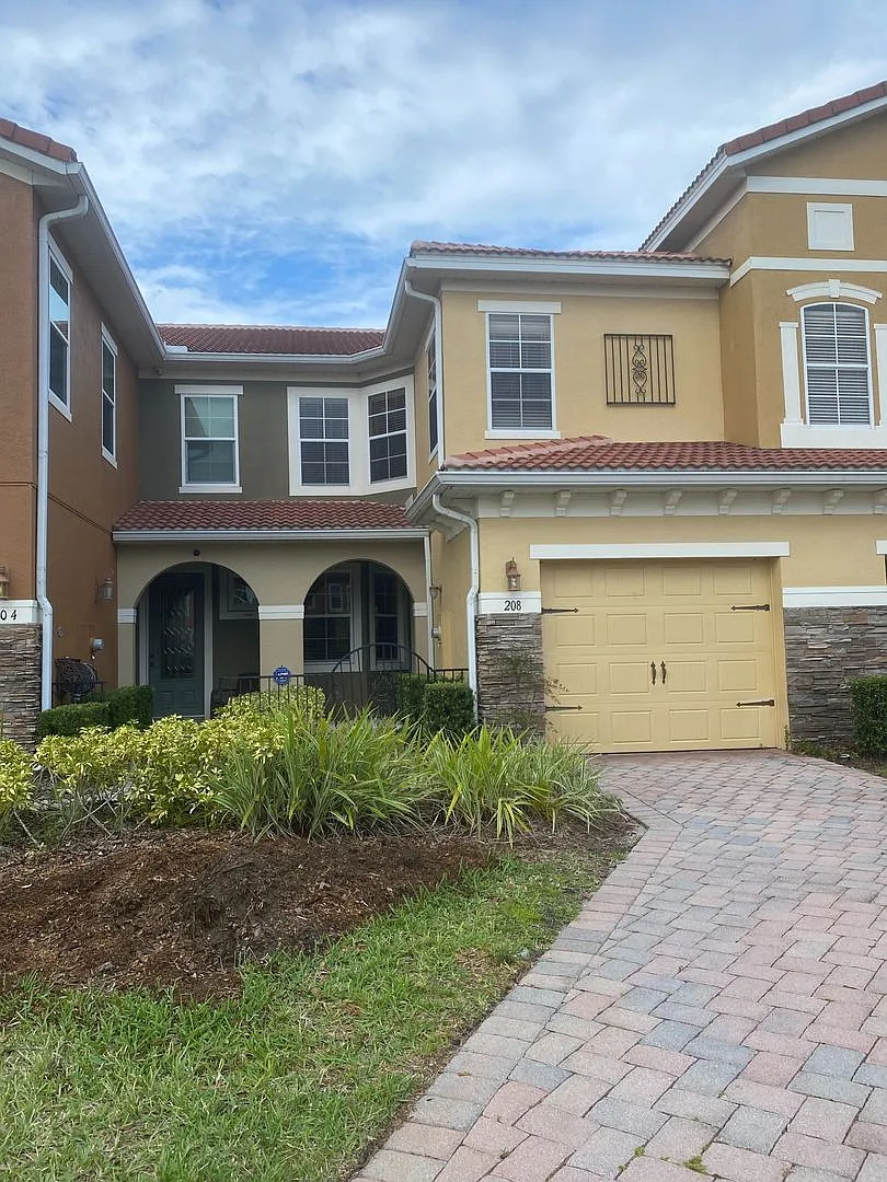 Townhome in Gated Community in the heart of Oviedo — Photo 1