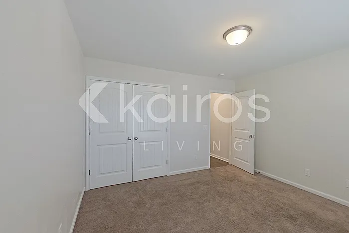 102 Lord Effingham Way — Photo 15