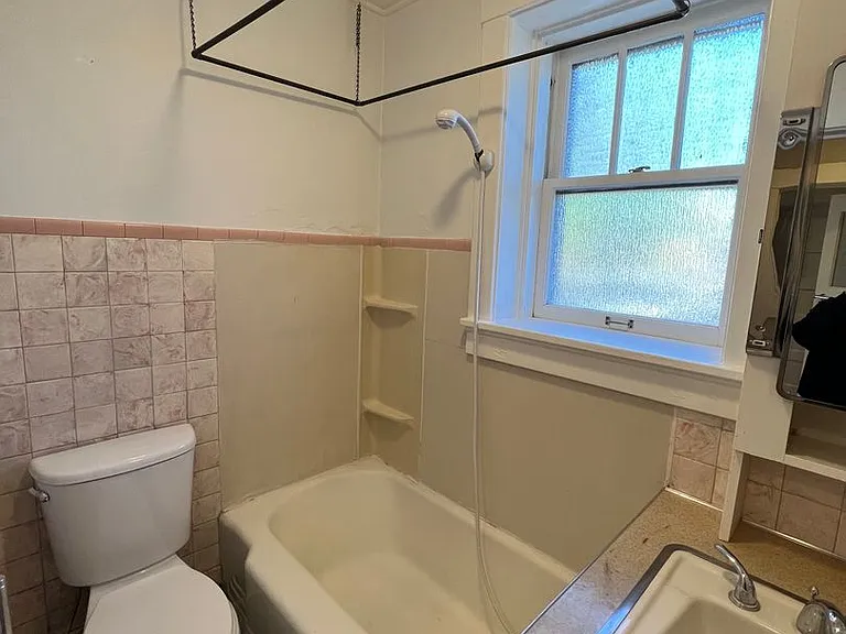 Blackmore Apartments — Photo 8