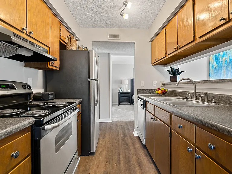 Ashley River Apartments — Photo 11