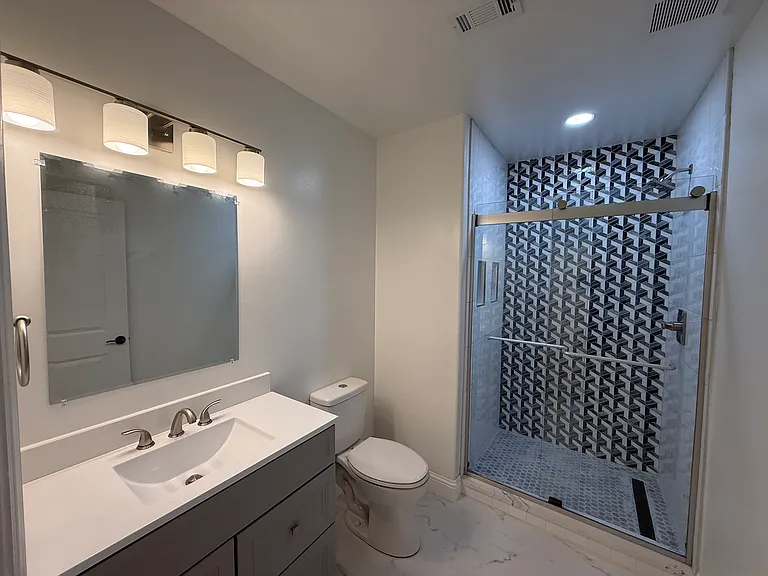 2323 Gilford St — Photo 5