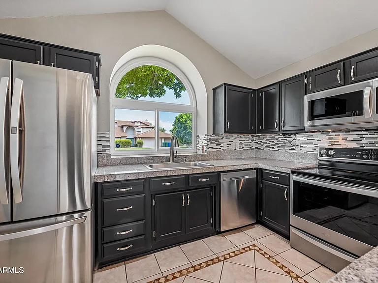 610 N Rosemont Cir — Photo 23