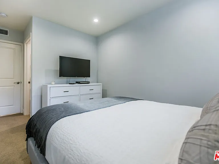 4407 Irvine Ave — Photo 20