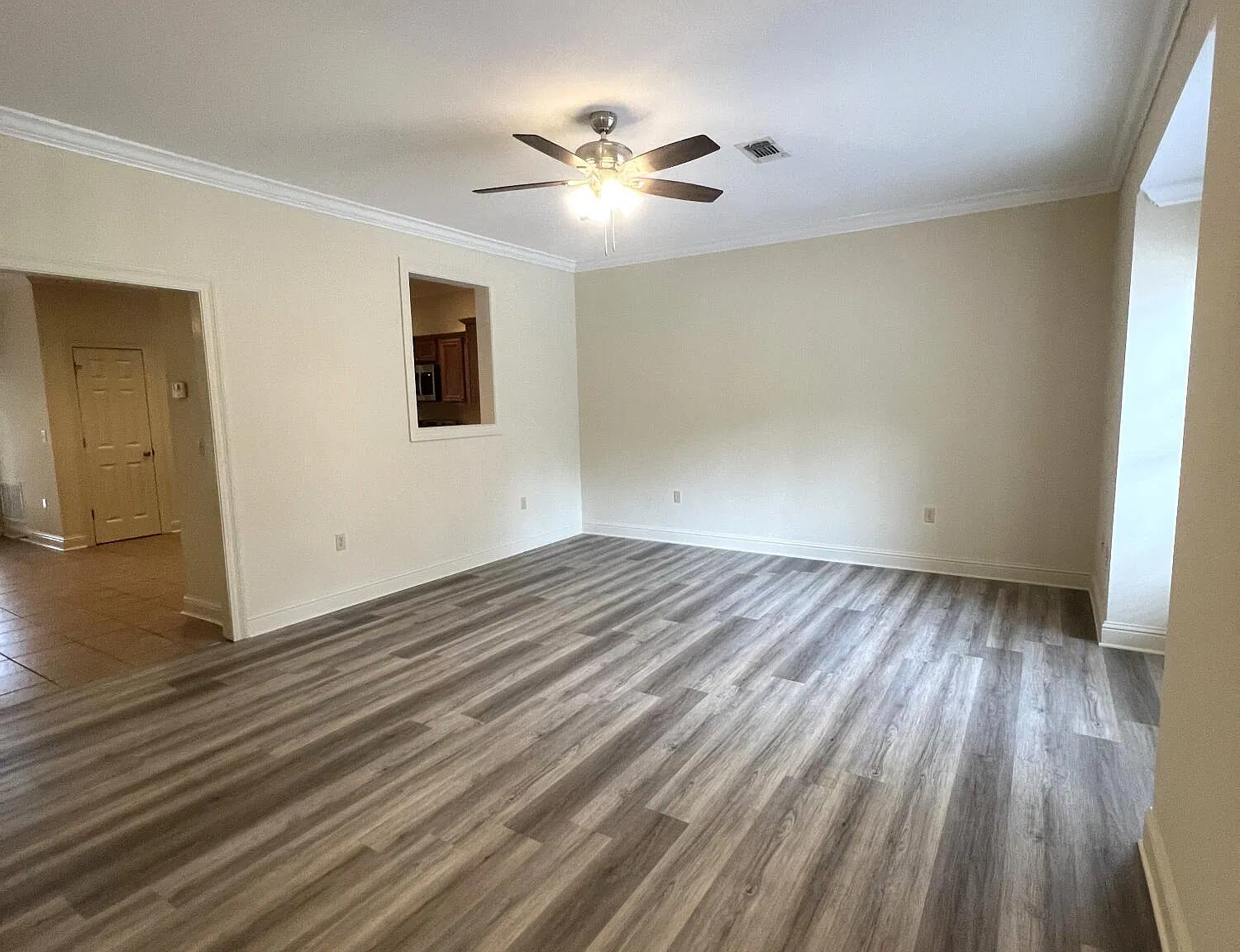 2 bed, 1.5 bath, 1290 sqft, $1,275 — Photo 2