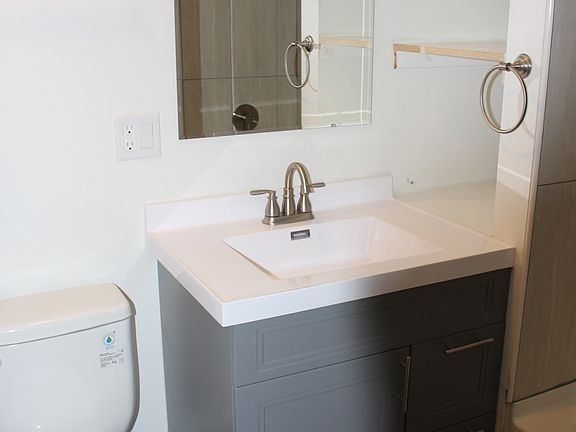 5th image of 207 S Ottawa St #2