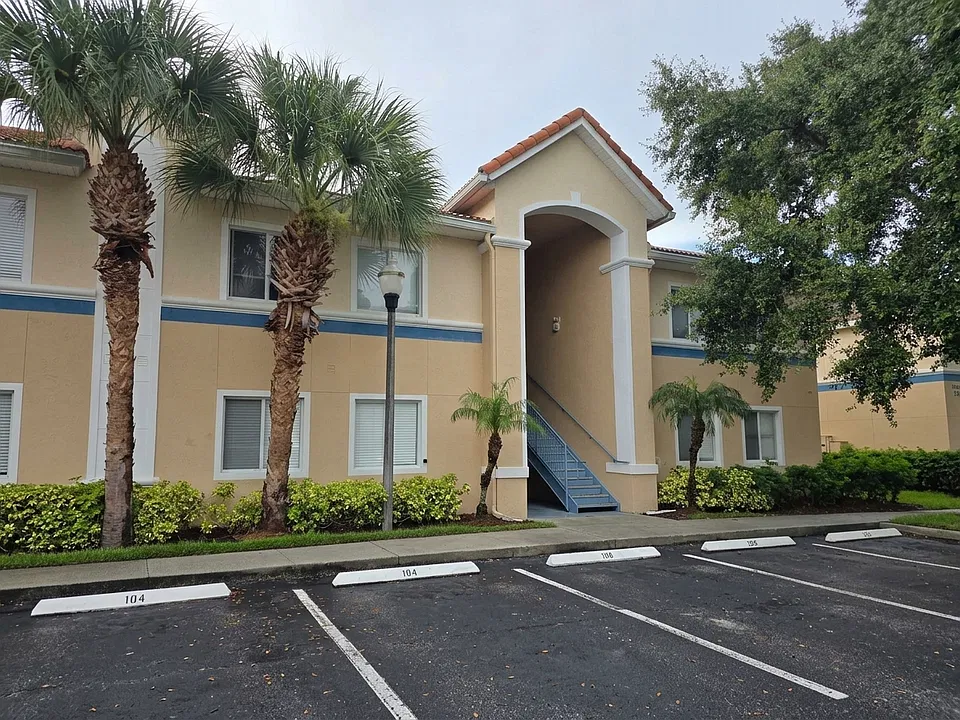 516 Villa Del Sol Cir #103