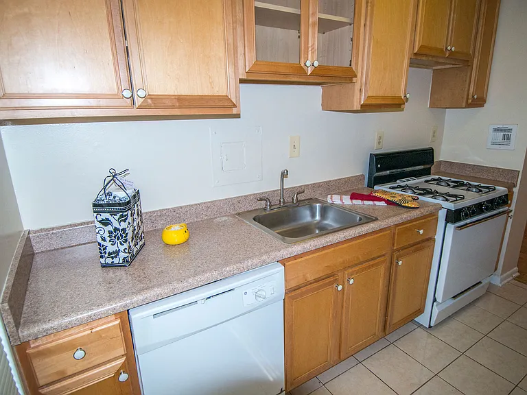 Steward Tower Apartments — Photo 59