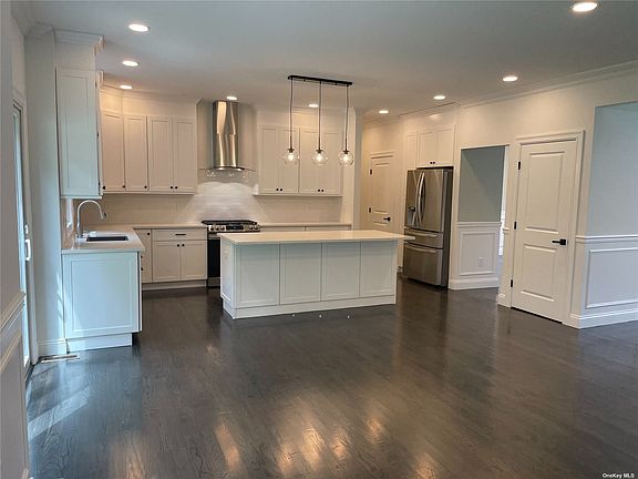 5th image of 24 Janet Dr