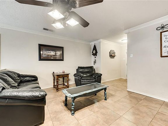 4th image of 1421 Eastside Dr