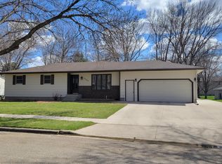2202 14th Ave SE, Aberdeen, SD 57401