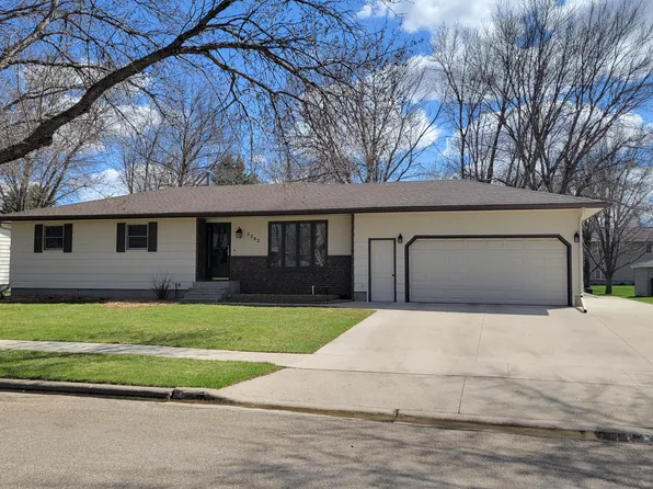 2202 14th Ave SE, Aberdeen, SD 57401