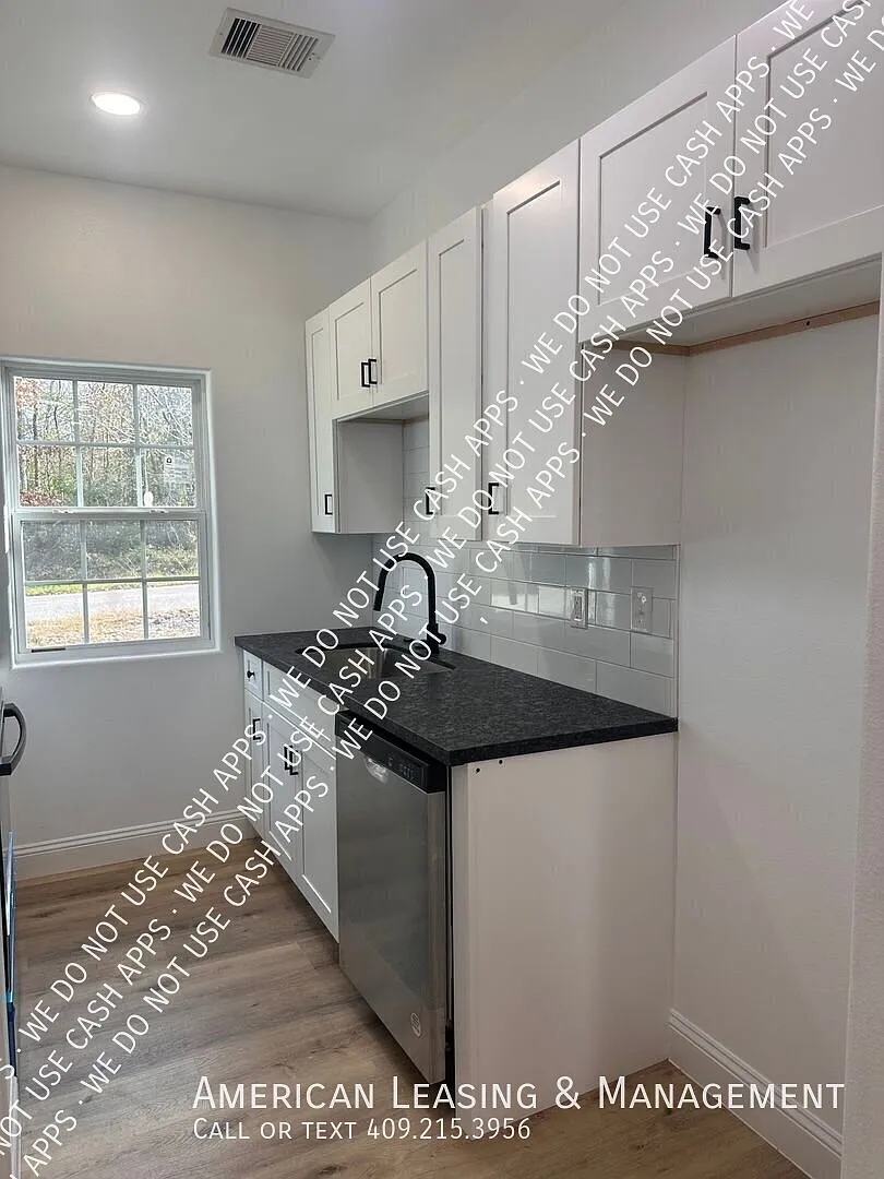 ** Move In Special ** — Photo 2