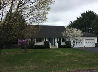 1 Berkshire Dr, Kinderhook, NY 12106