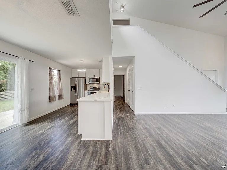 6226 Wallace Rd — Photo 4