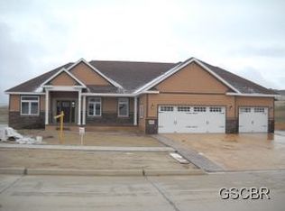 6705 Whispering Creek Blvd, Sioux City, IA 51106