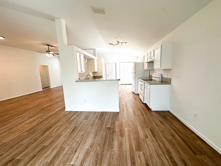 961 N Lilac Loop — Photo 6