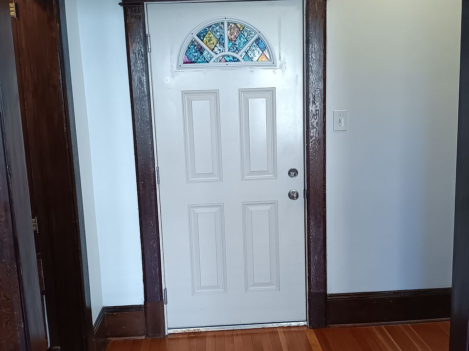 1st image of 416 W Lewis St #102
