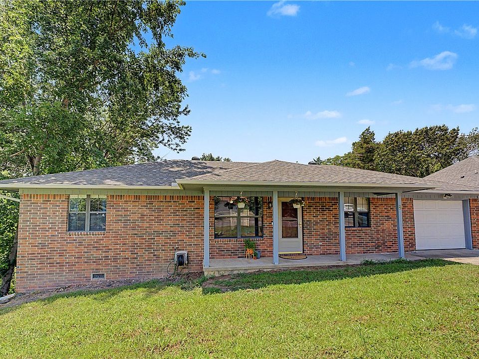 1st image of 8 Dillow Ln