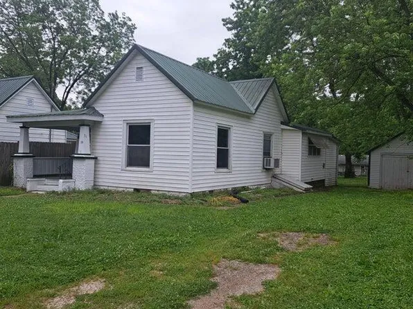 32 W St. Louis Street, Aurora, MO 65605