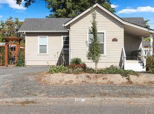 704 SW K St, Grants Pass, OR 97526
