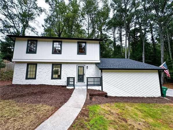 5252 Oshea Ln, Stone Mountain, GA 30088