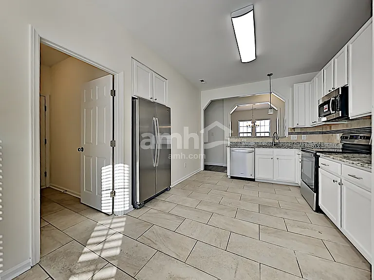 8008 Willowglen Dr — Photo 4