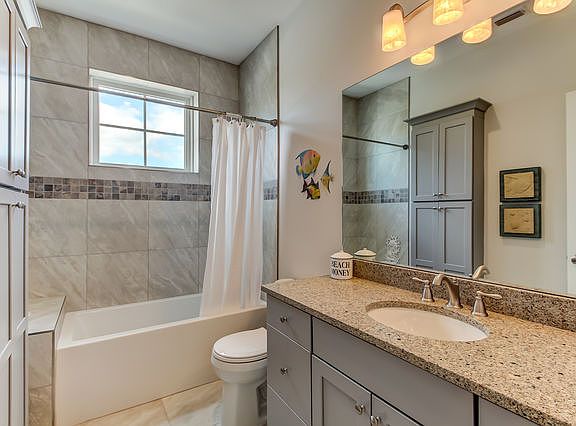 5th image of 302 Ash St #B