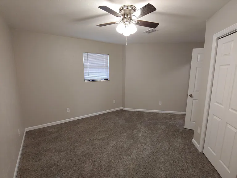 3693 Donovan Dr #B — Photo 32