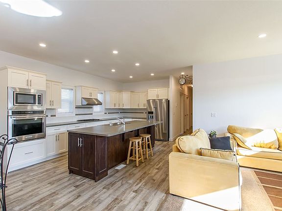 4th image of 145 King Edward St #132