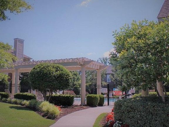 Pool and clubhouse