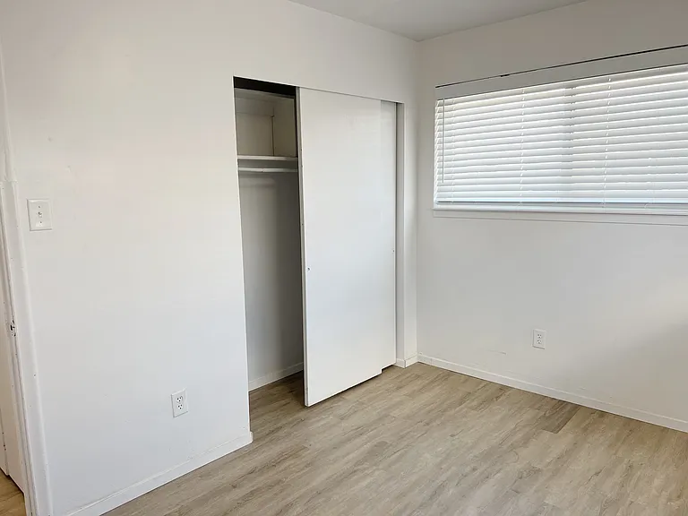 579 E Gentile St S — Photo 7