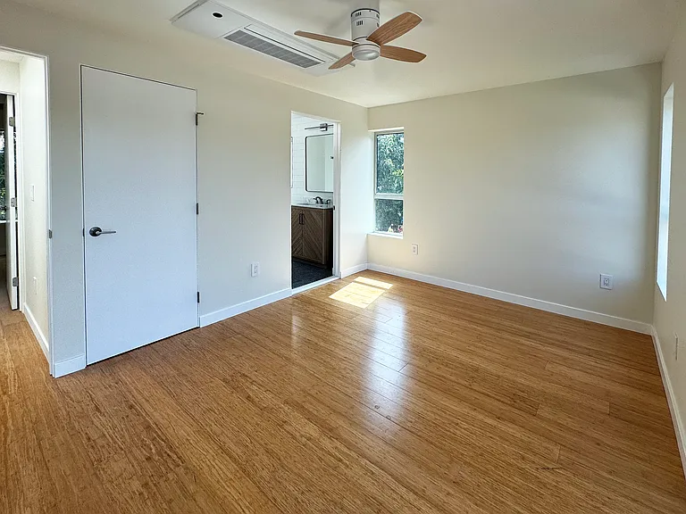 5644 1/2 Aldama St — Photo 10