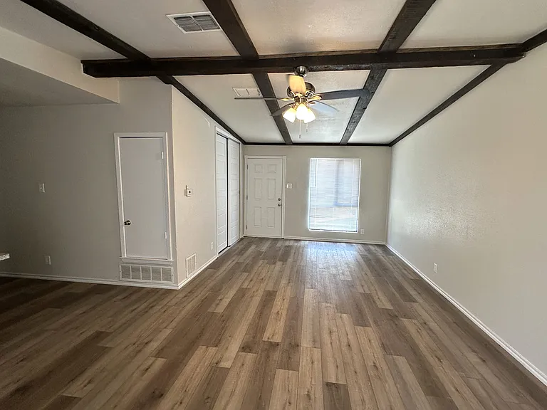 459 Maddux St — Photo 5