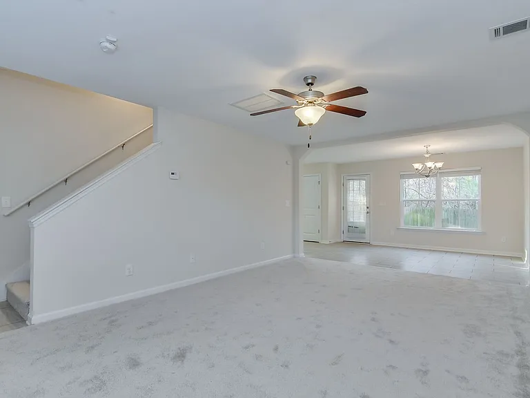 703 Sycamore Ct — Photo 8