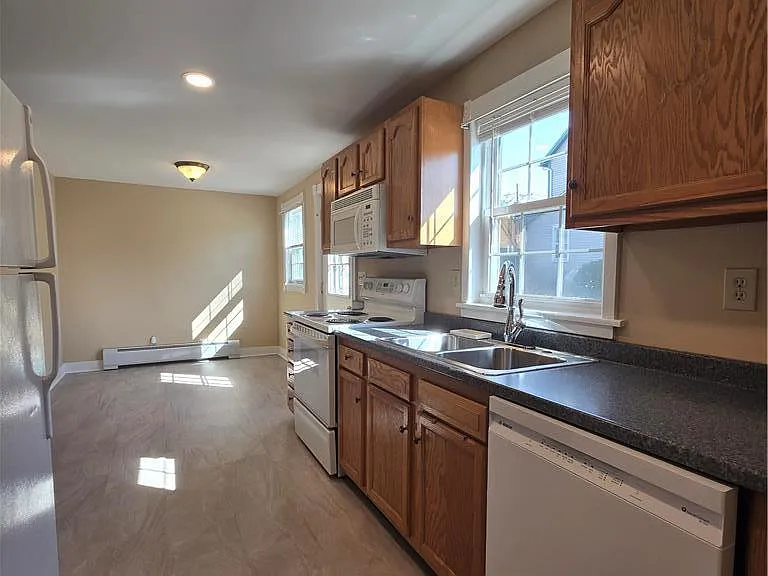 40 Evergreen St #B — Photo 11