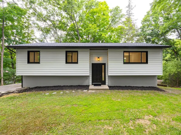 33 Stirrup Lane, Pleasant Valley, NY 12569