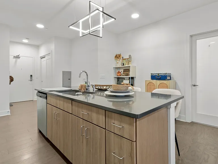 1020 Elmwood Ave — Photo 15
