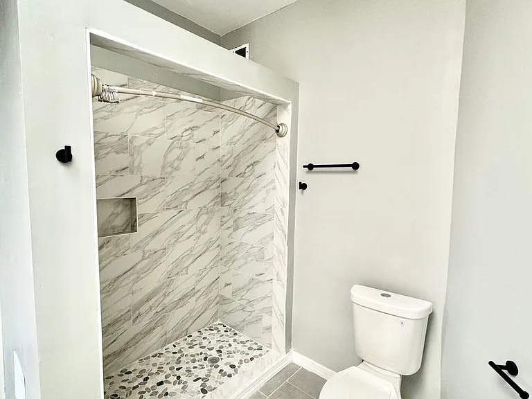 1218 Boyle St — Photo 16