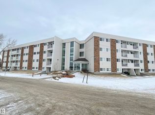 Fairways South, Edmonton, AB T6J 3V7