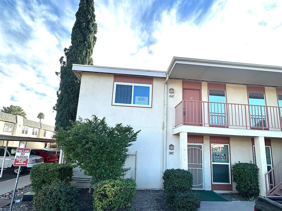 Downstairs corner unit