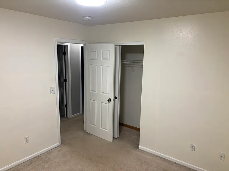 3075 Oxford St — Photo 17