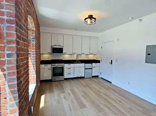 920 Montgomery St #207, San Francisco, CA 94133