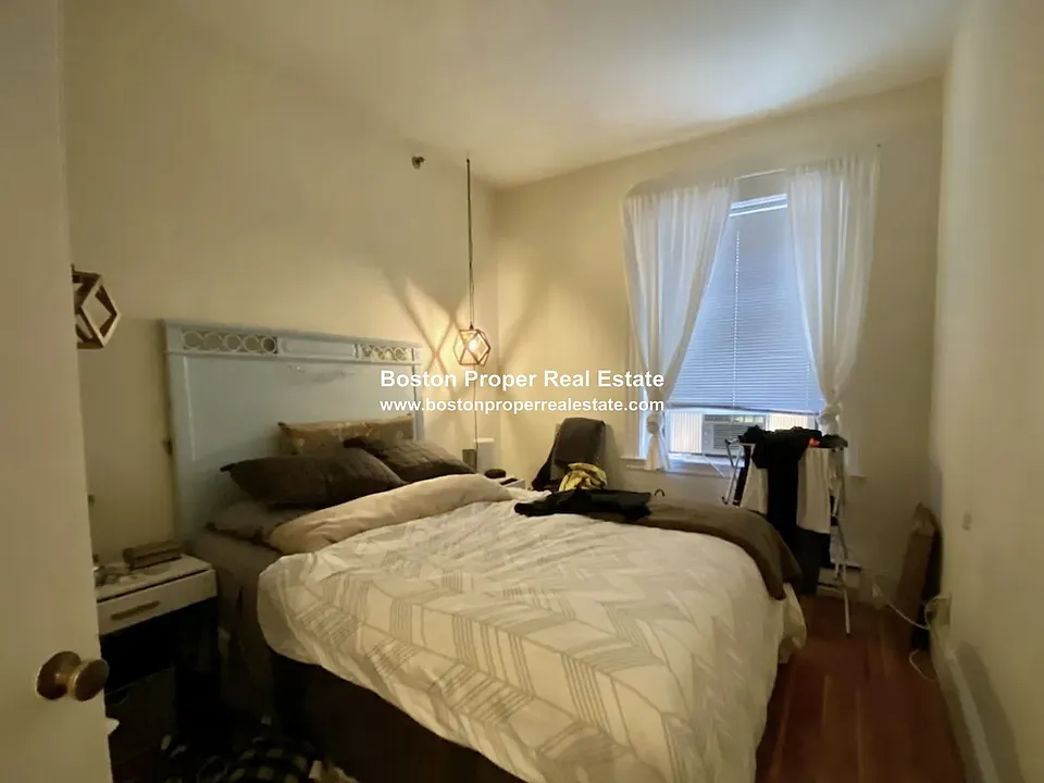 913 Boylston St #8