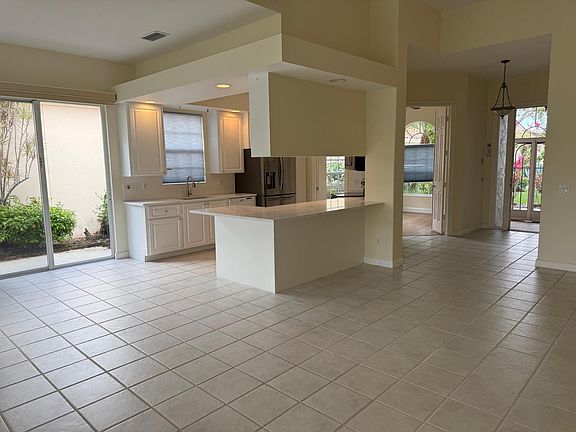 4th image of 2541 Kittbuck Way