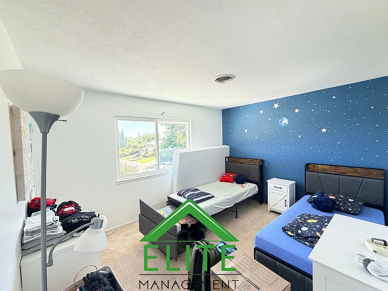 6701 Hillglen Way — Photo 8