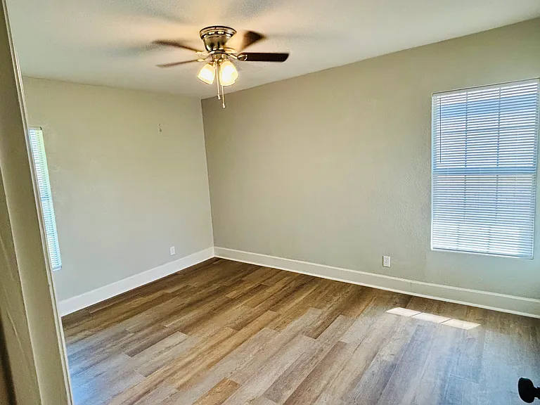 5433 Purington Ave — Photo 12