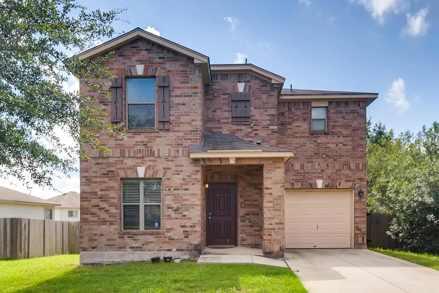 3 bed, 2.5 bath, 1856 sqft, $2,300 — Photo 2