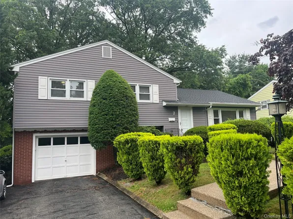 7 Stewart Place, Spring Valley, NY 10977